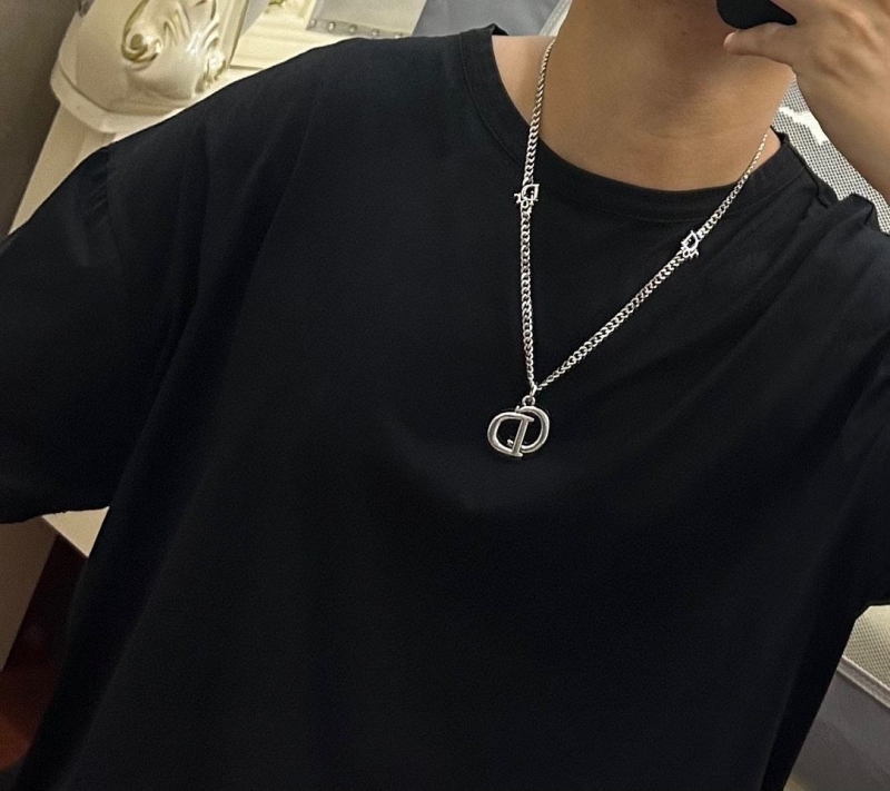 chr1st1an D10r necklaces